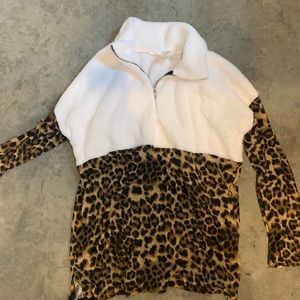 Leopard pullover with zipper and pockets